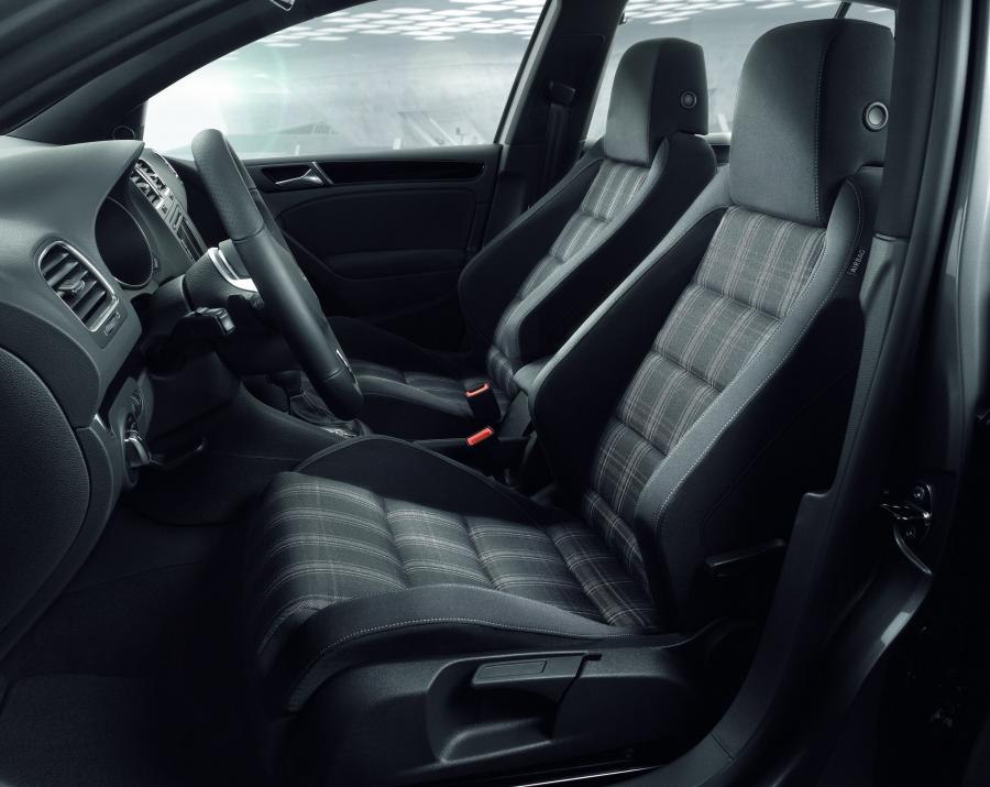  Volkswagen Golf GTD 5-Door 2009 года  (фото 4 из 9)